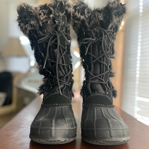 KHOMBU KANDICE SNOW BOOT Size 10… Runs small Black with faux fur - Picture 6 of 7